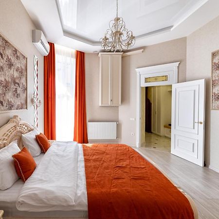 2 Bedroom Apartment Tykha Street City Center With Parking Place Львів Екстер'єр фото