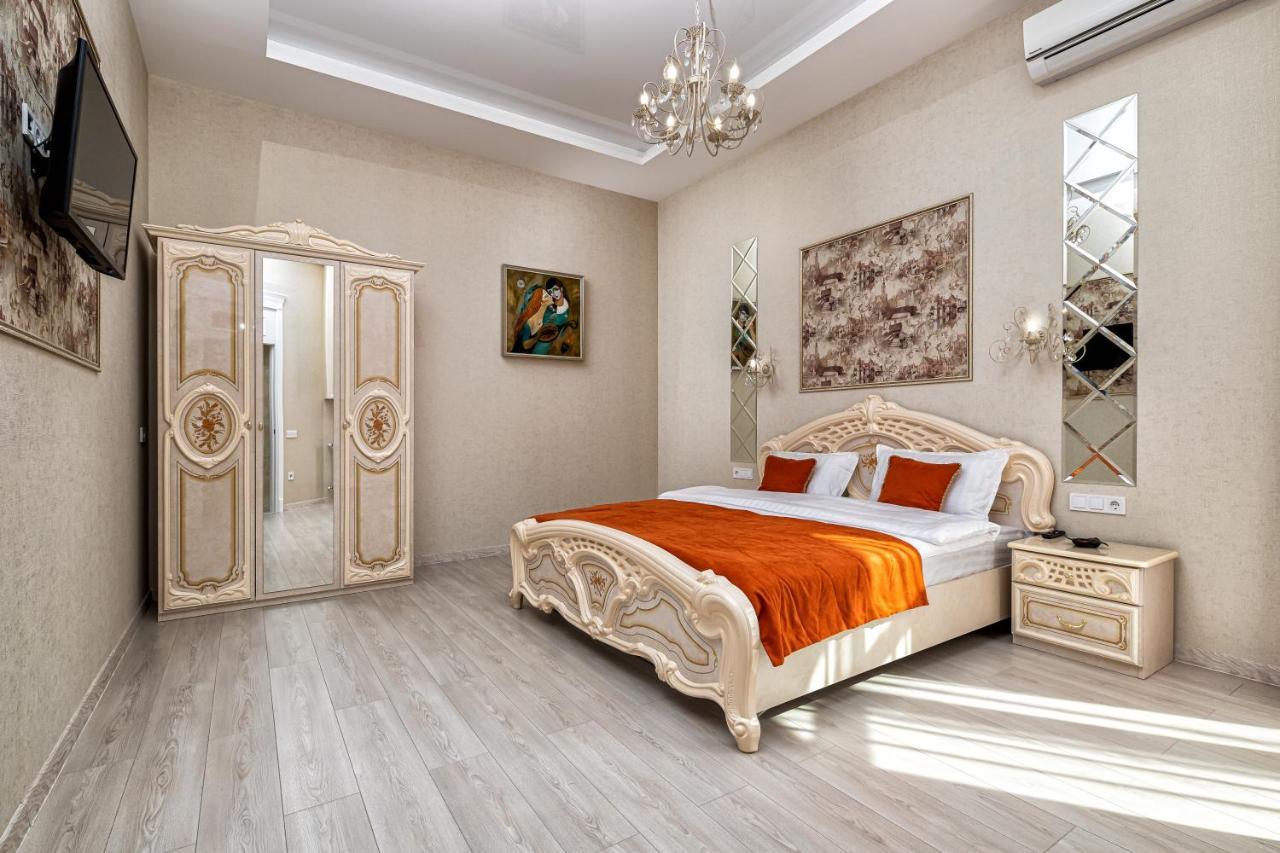 2 Bedroom Apartment Tykha Street City Center With Parking Place Львів Екстер'єр фото