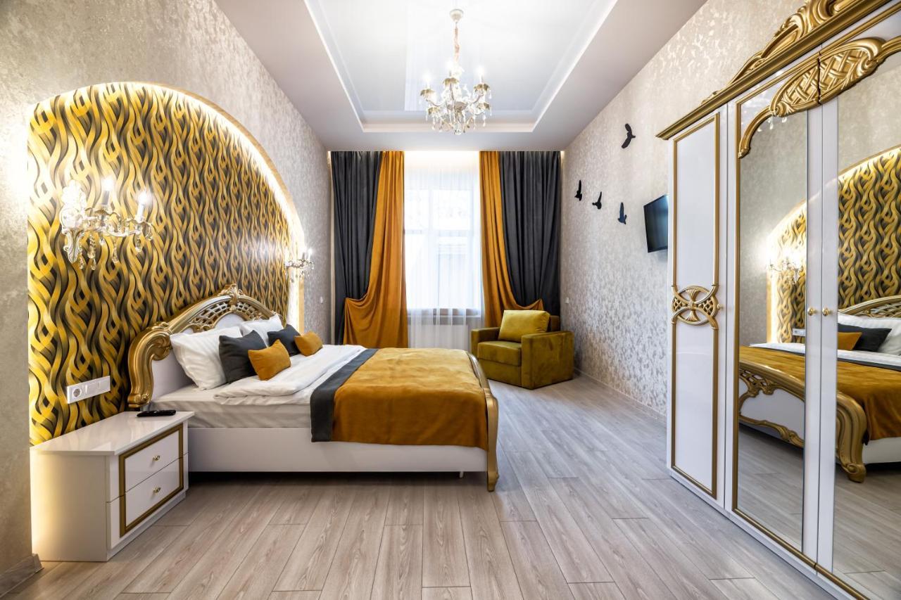 2 Bedroom Apartment Tykha Street City Center With Parking Place Львів Екстер'єр фото