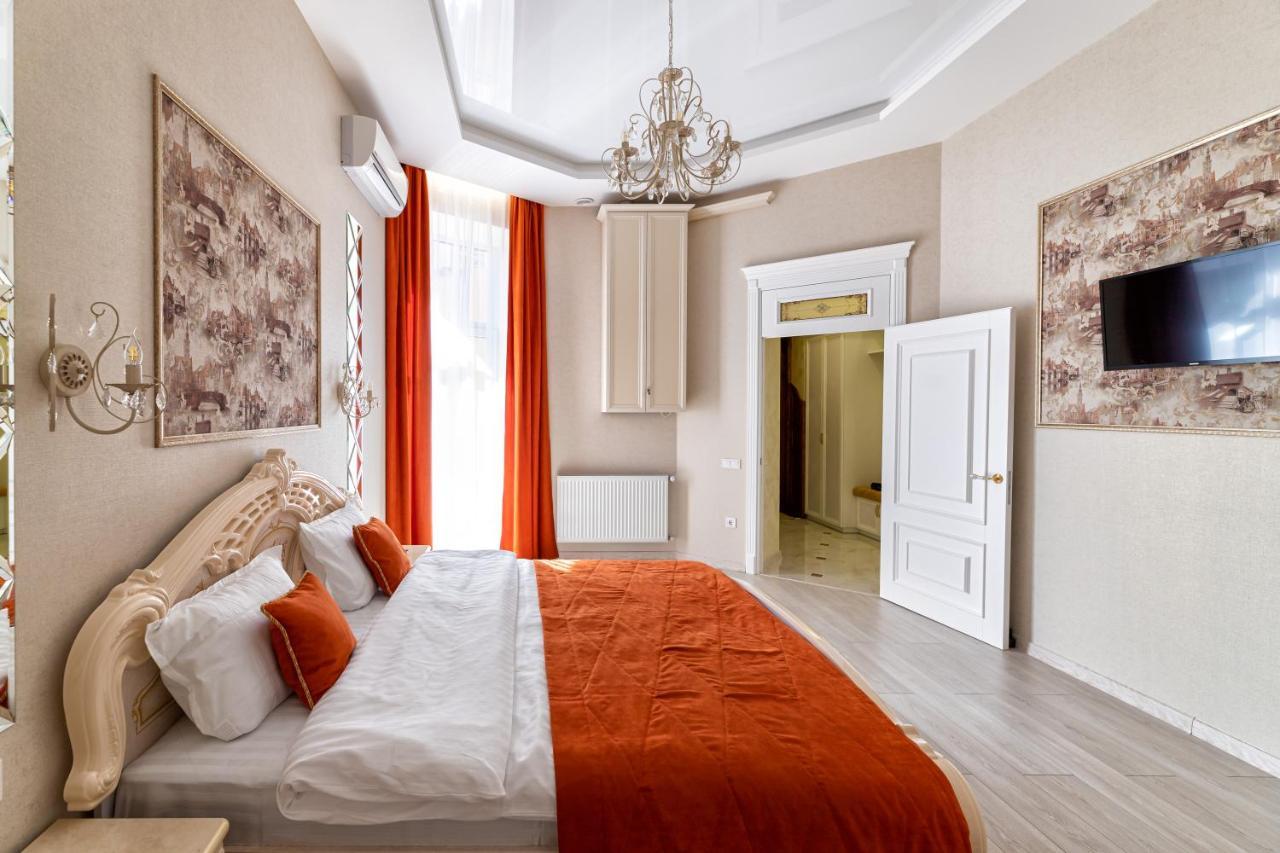 2 Bedroom Apartment Tykha Street City Center With Parking Place Львів Екстер'єр фото