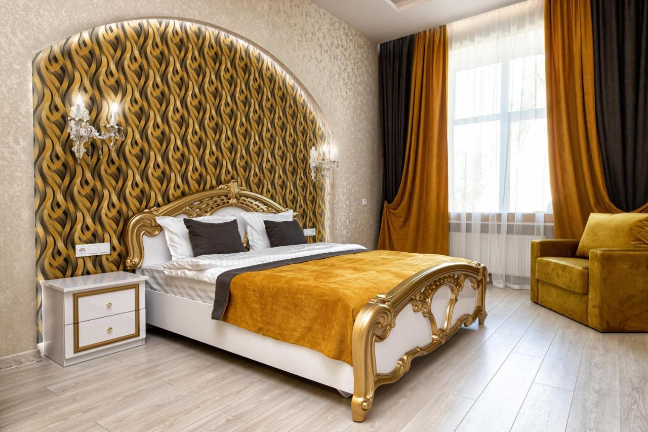 2 Bedroom Apartment Tykha Street City Center With Parking Place Львів Екстер'єр фото