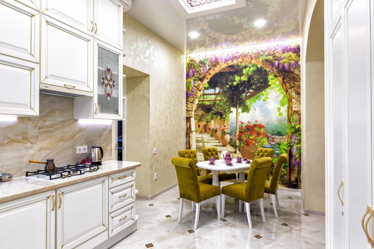 2 Bedroom Apartment Tykha Street City Center With Parking Place Львів Екстер'єр фото