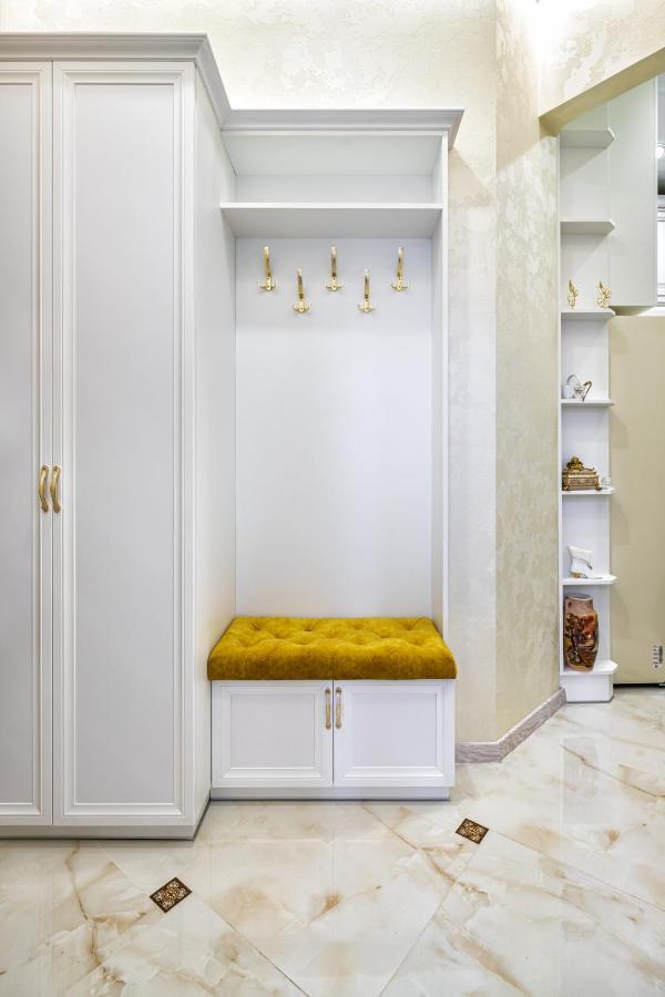 2 Bedroom Apartment Tykha Street City Center With Parking Place Львів Екстер'єр фото