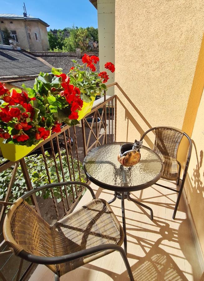 2 Bedroom Apartment Tykha Street City Center With Parking Place Львів Екстер'єр фото