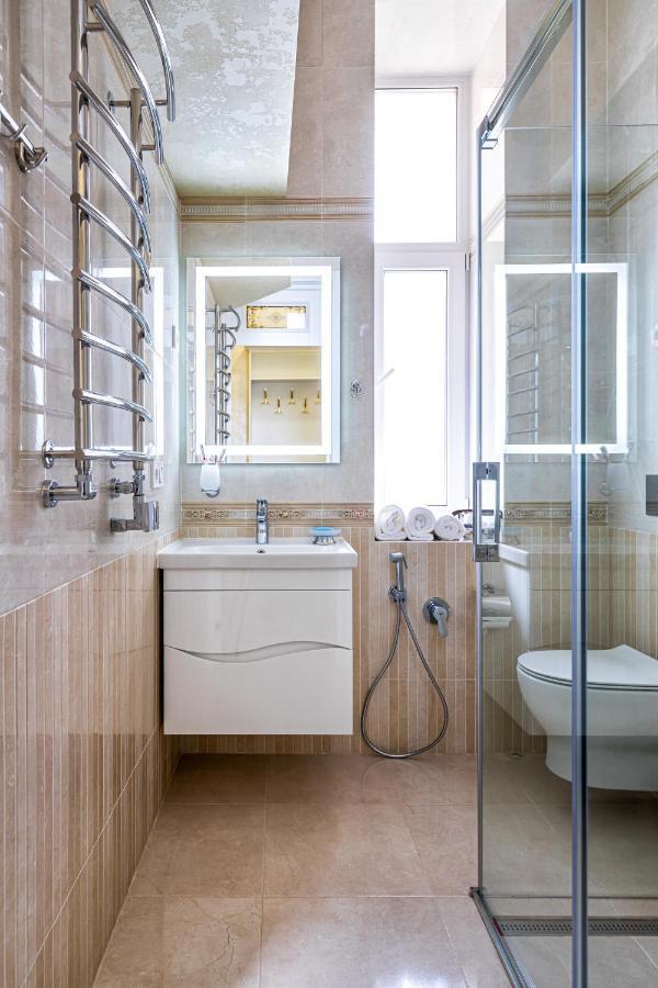 2 Bedroom Apartment Tykha Street City Center With Parking Place Львів Екстер'єр фото