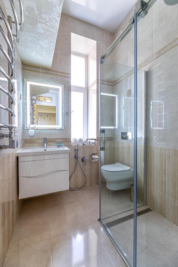 2 Bedroom Apartment Tykha Street City Center With Parking Place Львів Екстер'єр фото