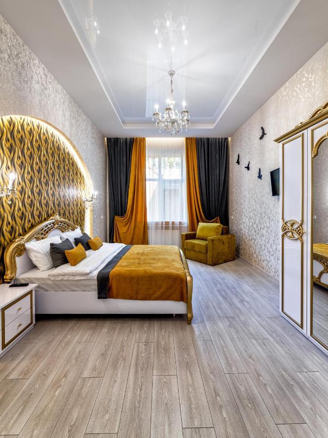 2 Bedroom Apartment Tykha Street City Center With Parking Place Львів Екстер'єр фото