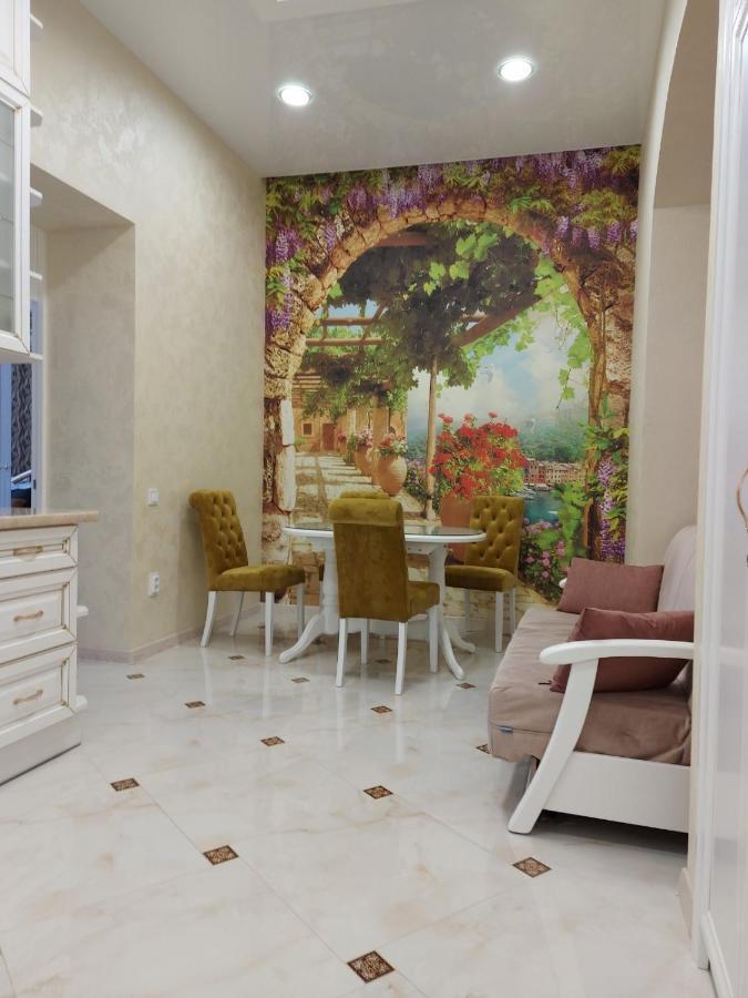 2 Bedroom Apartment Tykha Street City Center With Parking Place Львів Екстер'єр фото